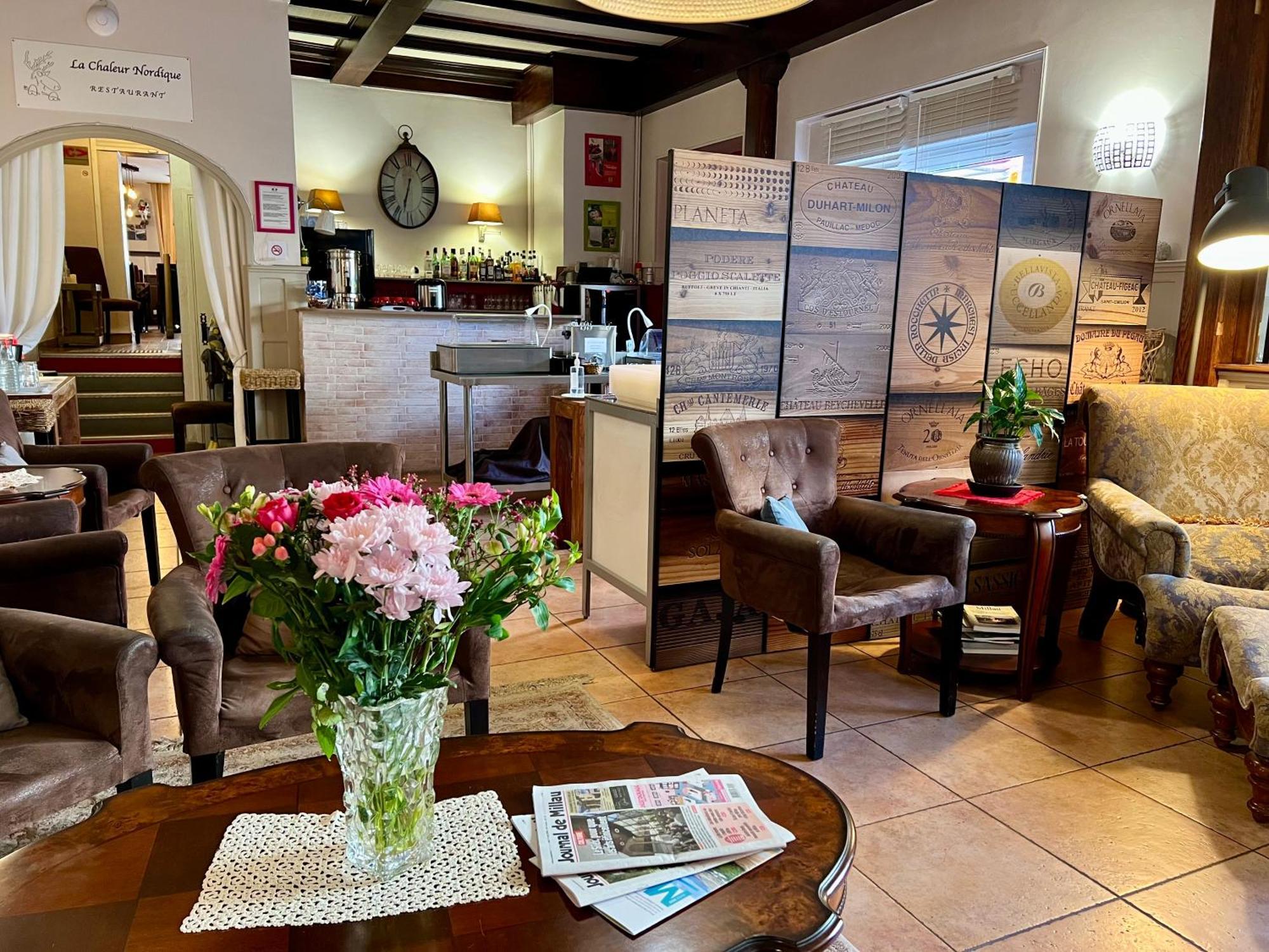 Logis Hotel Des Causses มีโญ ภายนอก รูปภาพ