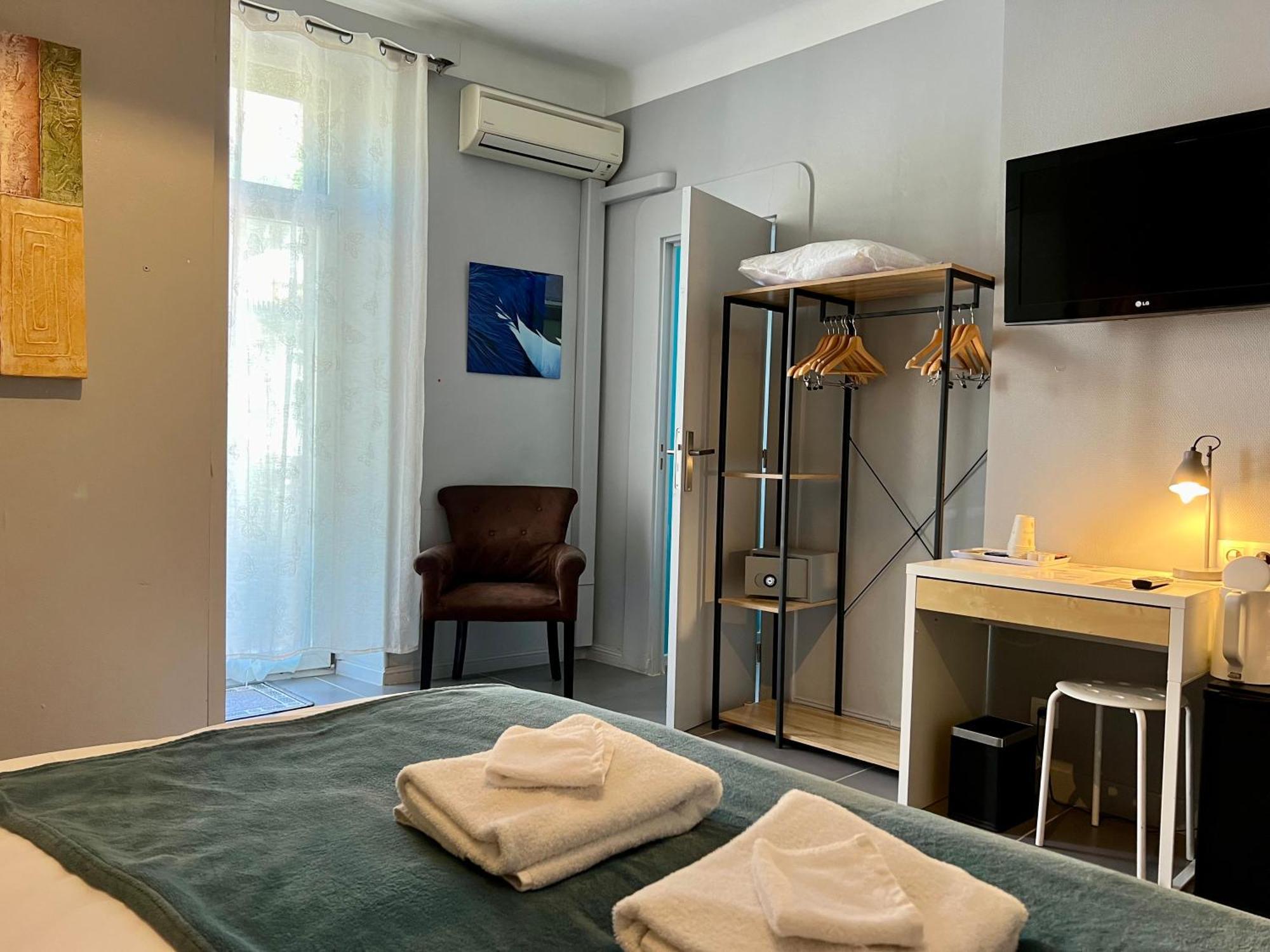 Logis Hotel Des Causses มีโญ ภายนอก รูปภาพ