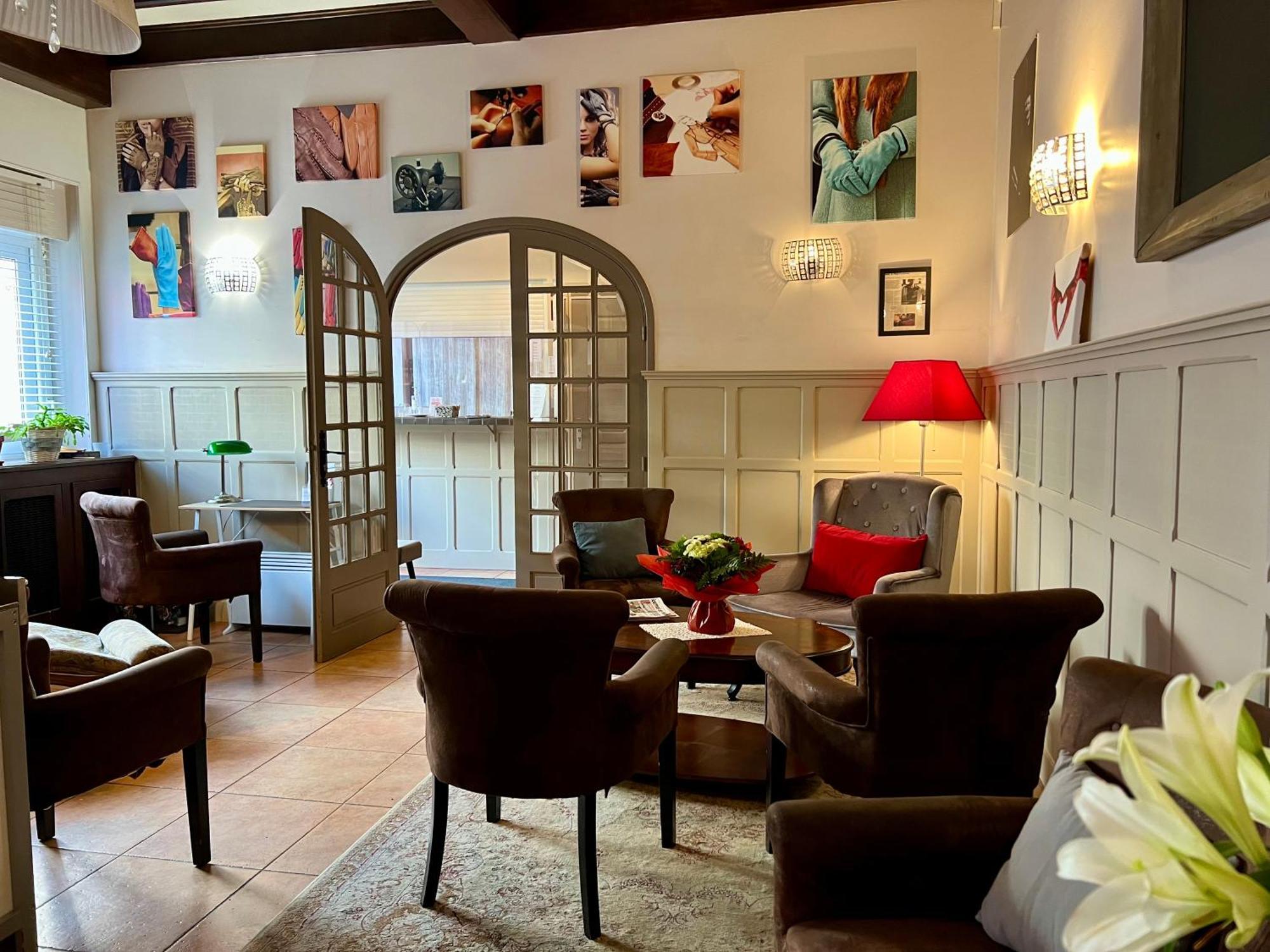 Logis Hotel Des Causses มีโญ ภายนอก รูปภาพ