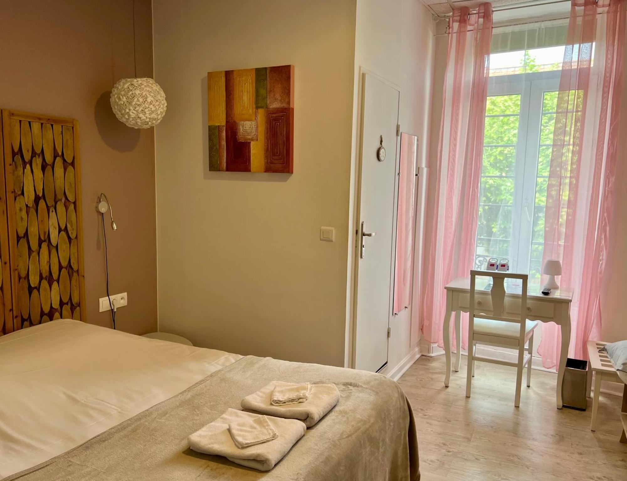 Logis Hotel Des Causses มีโญ ภายนอก รูปภาพ